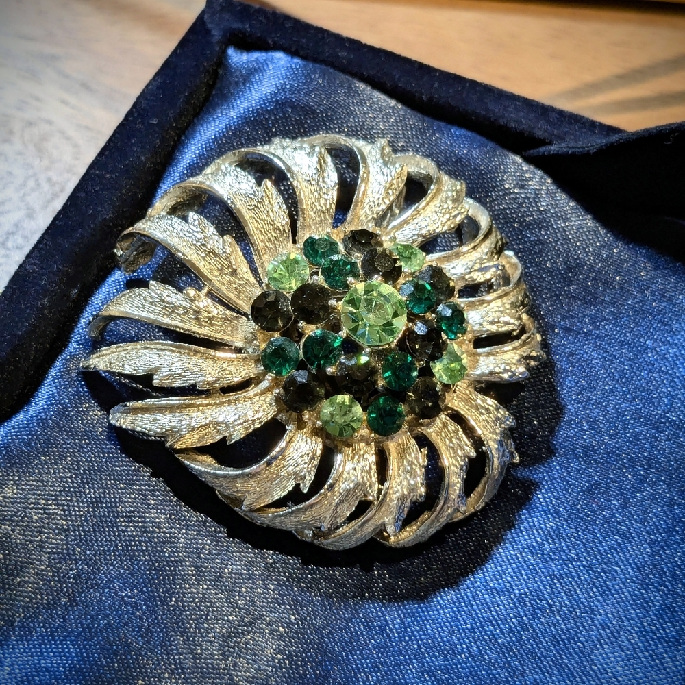 Large Vintage Coro Silver-Tone Rhinestone 3D  Brooch